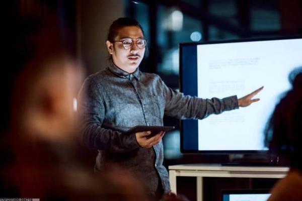 自由泳手臂发力技巧_提升推进能力训练方法(图1)